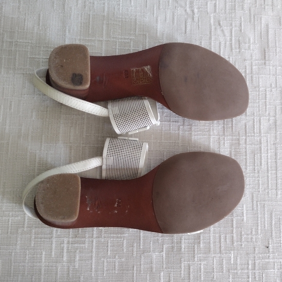 Tory Burch Lowell 2 Perforated Leather Sandal White Ivory Size 6 Preowned Logo - Picture 8 of 9